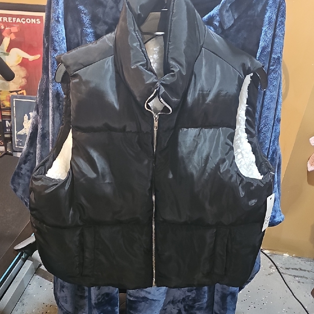 Faded Rose Black Puffer Vest with Lining